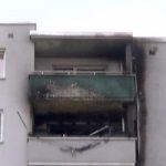 13.06.2021, Bremen: Brandspuren sind an einem siebenstöckigen Hochhaus in Bremen zu erkennen. In dem Hochhaus ist am Sonntag ein Feuer ausgebrochen. Mehr als 100 Einsatzkräfte waren im Einsatz, wie die Feuerwehr mitteilte. Foto: ---/Nord-West-Media TV/dpa +++ dpa-Bildfunk +++